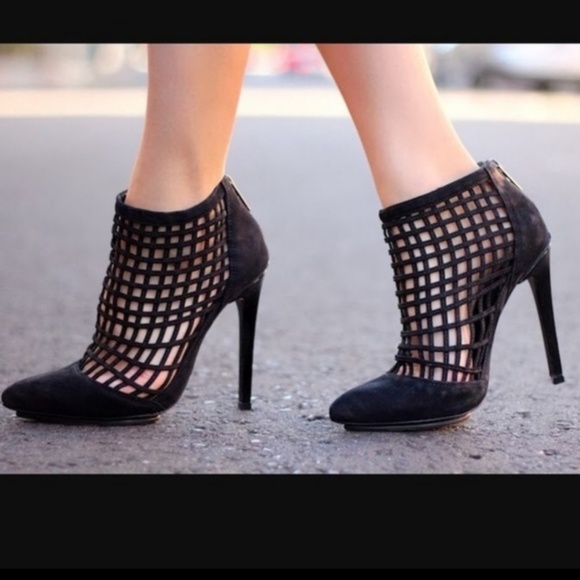 SCHUTZ Shoes - SCHUTZ Black Caged Pointed Toe Heels Booties Sz 8